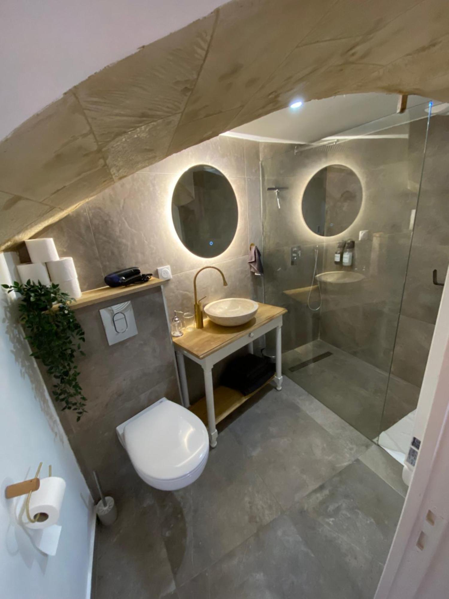 Suite Atypique En Plein Centre De Pontoise Ngoại thất bức ảnh